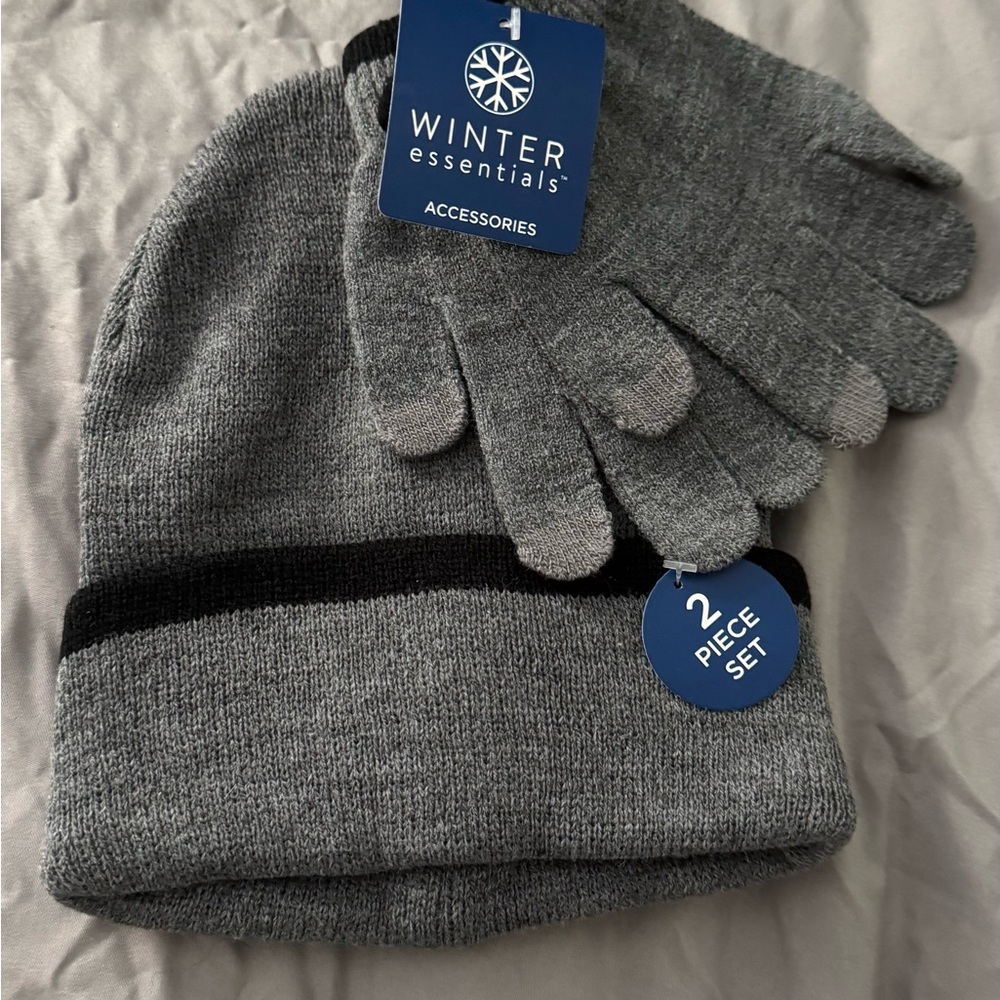 Essentials Gray and Black Gloves Set